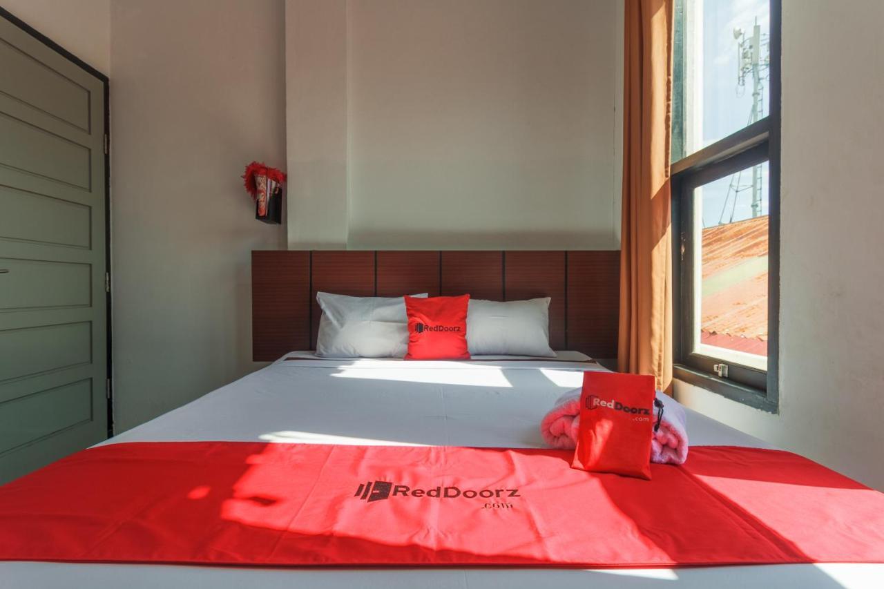 Reddoorz Near Jalan Sudirman Padang Hotel Eksteriør billede