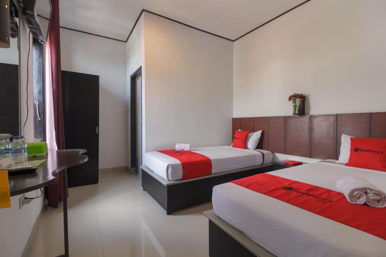 Reddoorz Near Jalan Sudirman Padang Hotel Eksteriør billede